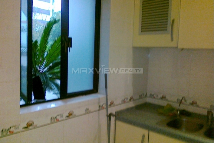 Old Lane House on Wulumuqi S. Road 3bedroom 137sqm ¥30,000 L00132