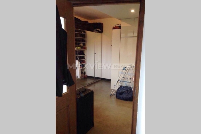 Rent Radiant 2br Old Apartment on Huashan Road 2bedroom 70sqm ¥21,000 SH016086