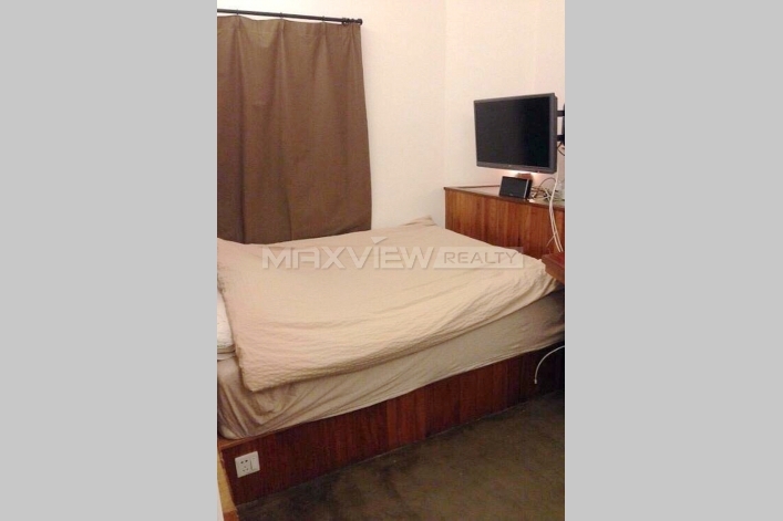 Rent Radiant 2br Old Apartment on Huashan Road 2bedroom 70sqm ¥21,000 SH016086