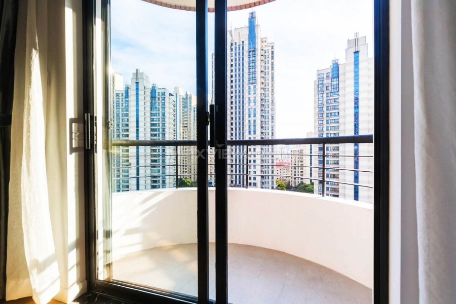 Apartment On Xujiahui Road 4bedroom 158sqm ¥28,800 PRS279