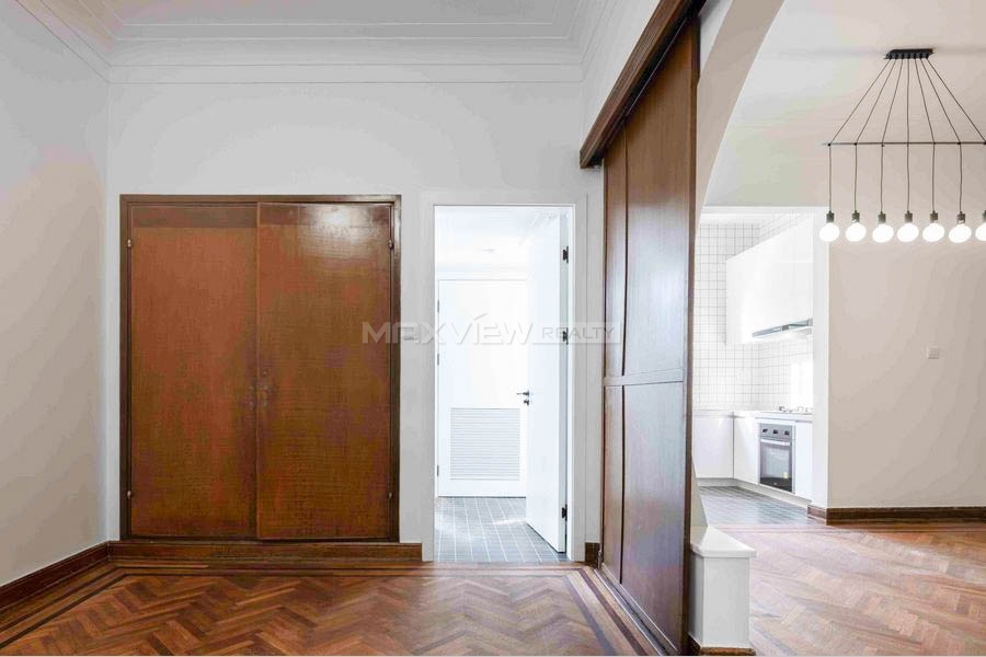 Old  Apartment On Nanjing West Road 1bedroom 90sqm ¥18,000 PRS1611