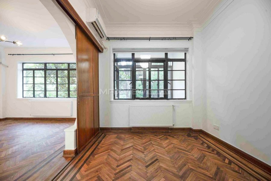 Old  Apartment On Nanjing West Road 1bedroom 90sqm ¥18,000 PRS1611