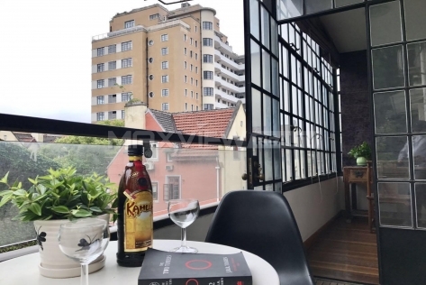 Old Apartment On Huaihai Middle Road 1bedroom 100sqm ¥18,000 SHL17307