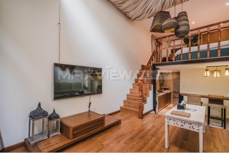 One bedroom loft with private yard for rent near Xintiandi